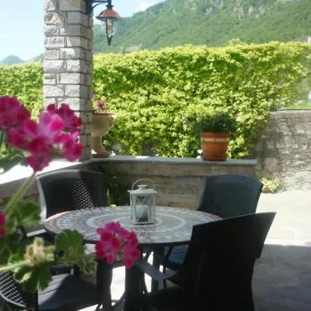 Sleeps 4 Lägenhet Ossuccio